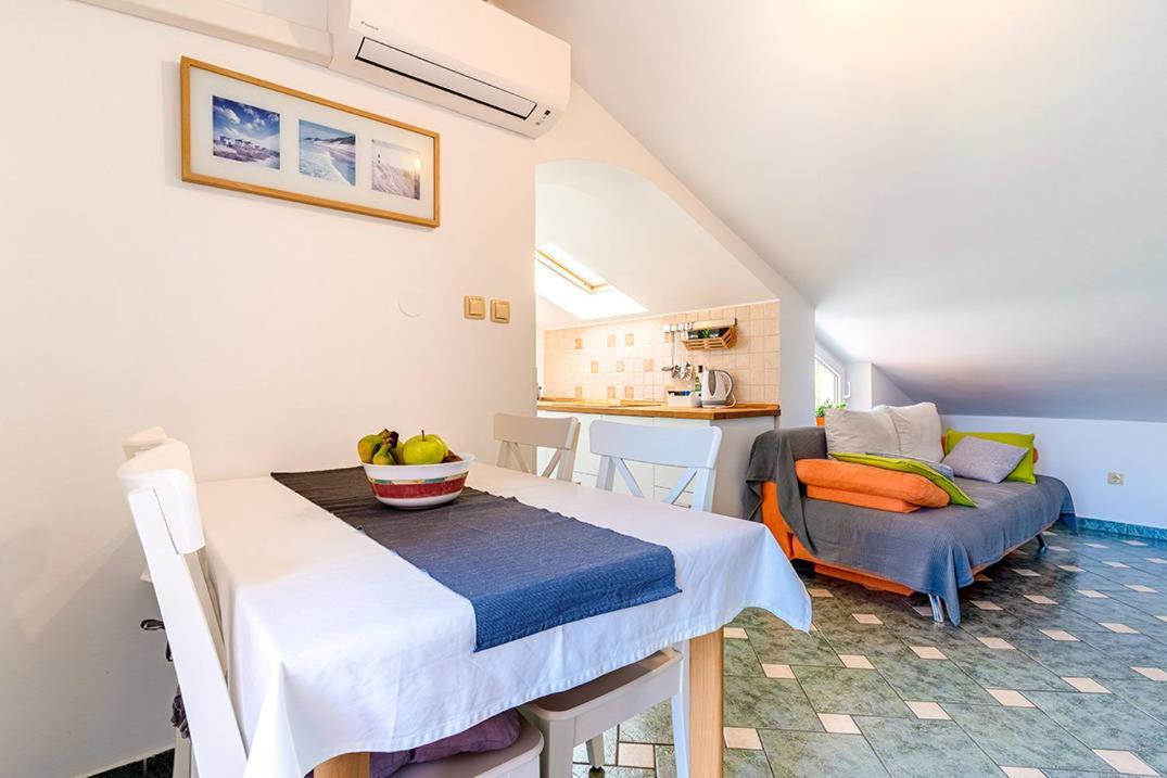 Apartment Utmar *