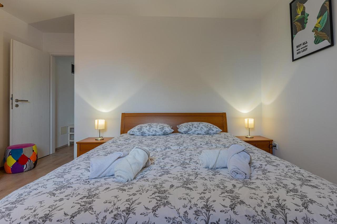 Utmar Apartment *